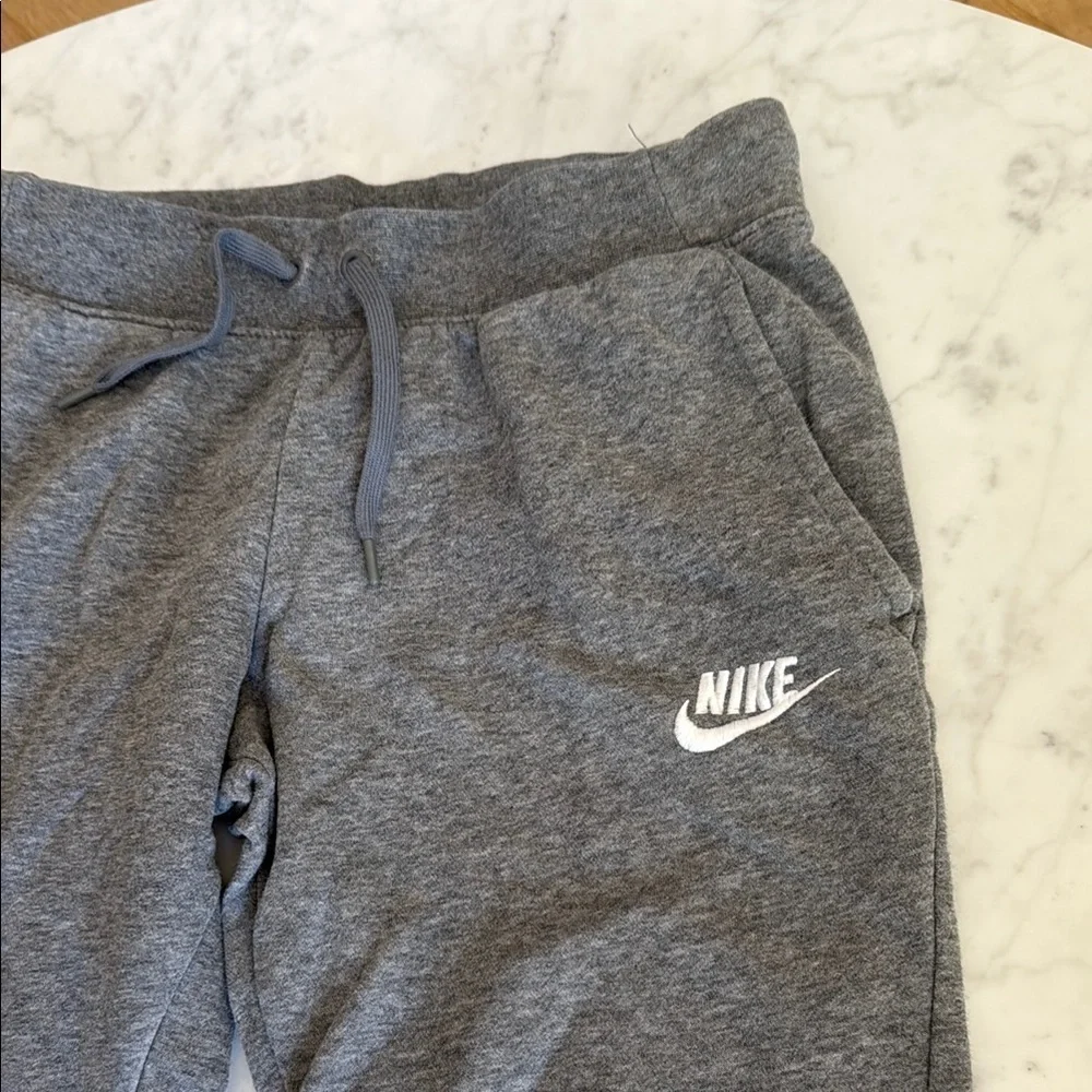 Nike Kids Gray Fleece Jogger Sweatpants Youth Large L Drawstring Swoosh Logo